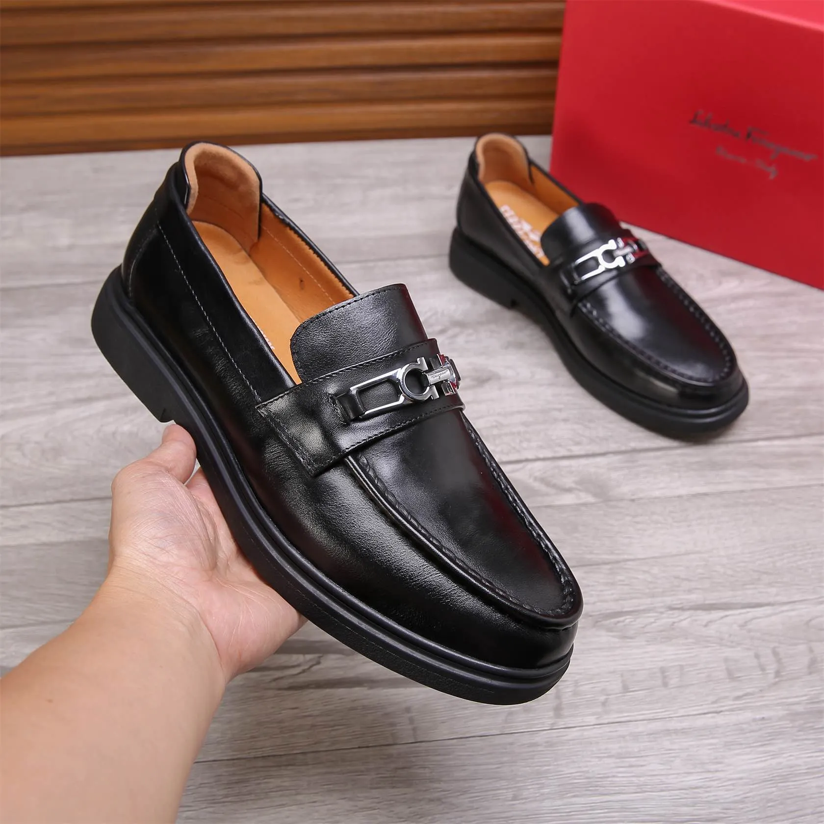 Men's shoes 💰460 🕷🕷🐂【Ferragamo】Ferragamo Popular fashionable casual shoes🇨🇳Official website counter 1:1 production, original mold opening💯Good quality visible, imported high-end first-layer waxed calfskin, water-dyed🐂leather lining🌿very clear texture, high-quality waterproof, non-slip and wear-resistant outsole🎋high quality and low price, truly handmade🍓Black optional! Code number 38-44 (45-46 customized)......